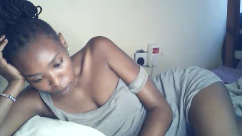 Snapshot of sexxy_curvy23 chatting on 04/24/26, 08:17 sexxy_curvy23 online show from 04/24/26, 08:17