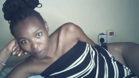 Snapshot of sexxy_curvy23 chatting on 05/10/26, 01:33 sexxy_curvy23 online show from 05/10/26, 01:33