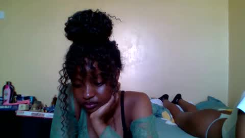 Snapshot of sexxy_daisyy chatting on 10/16/25, 12:17 sexxy_daisyy online show from 10/16/25, 12:17