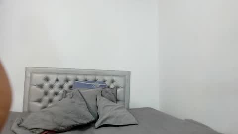 sexxylatincouple1 online show from 03/31/26, 10:04