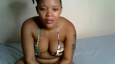 Snapshot of sexxythea_ chatting on 10/08/25, 06:05 sexxythea_ online show from 10/08/25, 06:05