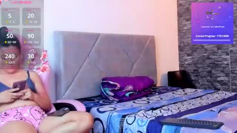 Snapshot of sexxyy_couple_ chatting on 06/24/26, 09:25 Sexxy-Couple online show from 06/24/26, 09:25