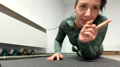 Ana  Rusakova online show from 02/04/25, 07:00