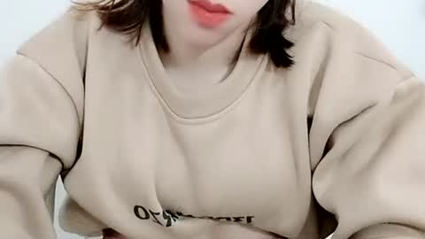 Snapshot of sexy8685 chatting on 12/19/25, 02:18 sexy8685 online show from 12/19/25, 02:18