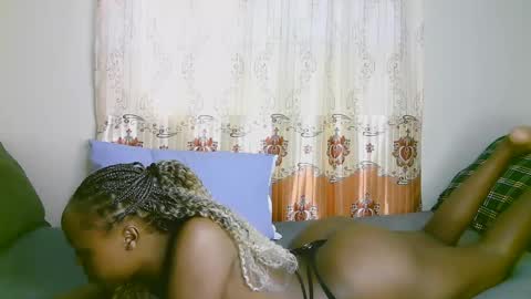 Snapshot of sexy_ariana_2 chatting on 03/07/25, 06:46 Ariana online show from 03/07/25, 06:46