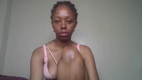 sexy_banny4 online show from 01/18/26, 05:17