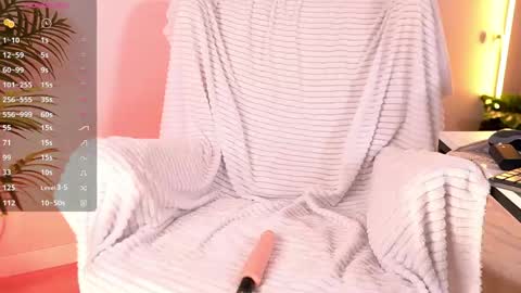 Snapshot of sexy_blonde_doll chatting on 05/17/26, 12:52 Lina online show from 05/17/26, 12:52