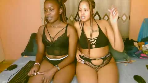 sexy_bluegirl online show from 09/17/25, 07:37