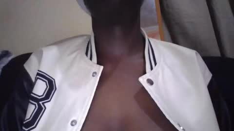 sexy_butty01 online show from 12/16/25, 10:04