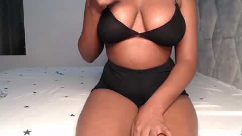 Snapshot of sexy_chocolata chatting on 02/05/25, 10:19 chocolata online show from 02/05/25, 10:19
