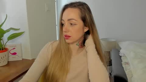 C o r a l i e online show from 01/17/25, 02:28