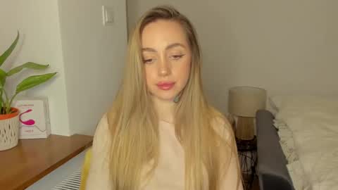 C o r a l i e online show from 01/17/25, 06:02