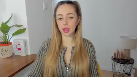 C o r a l i e online show from 01/24/25, 07:41