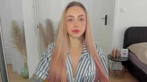 C o r a l i e online show from 09/10/25, 06:46