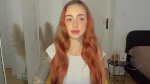 Snapshot of sexy_coralie chatting on 11/26/25, 07:42 C o r a l i e online show from 11/26/25, 07:42