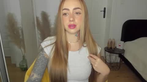 Snapshot of sexy_coralie chatting on 02/09/26, 03:16 C o r a l i e online show from 02/09/26, 03:16