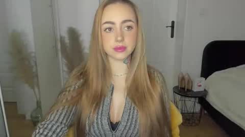 Snapshot of sexy_coralie chatting on 02/23/26, 07:28 C o r a l i e online show from 02/23/26, 07:28