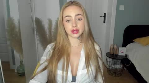 C o r a l i e online show from 04/29/26, 01:26