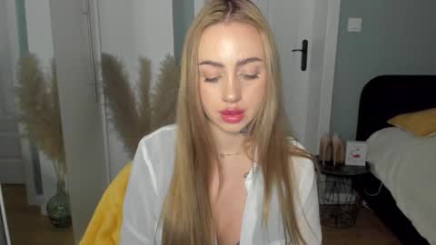 C o r a l i e online show from 04/29/26, 05:30