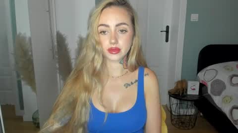 Snapshot of sexy_coralie chatting on 06/23/26, 06:22 C o r a l i e online show from 06/23/26, 06:22