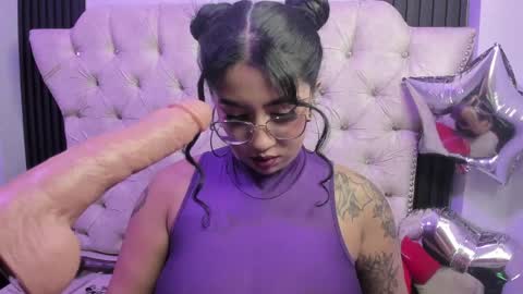 Snapshot of sexy_cristall chatting on 04/19/26, 07:38 C R I S T A L online show from 04/19/26, 07:38