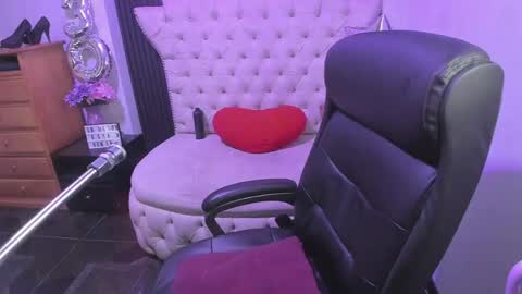 Snapshot of sexy_cristall chatting on 05/11/26, 07:00 C R I S T A L online show from 05/11/26, 07:00