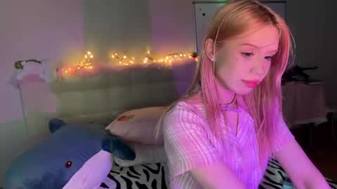 Snapshot of sexy_cute18 chatting on 07/15/26, 12:16 Eva online show from 07/15/26, 12:16