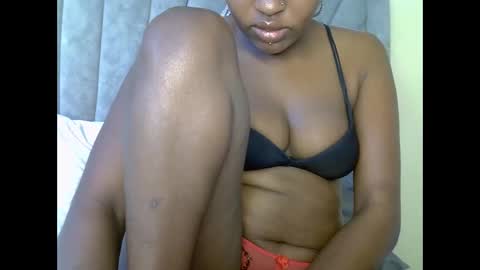 Snapshot of sexy_ebony_bliss chatting on 11/18/25, 06:07 adasa online show from 11/18/25, 06:07