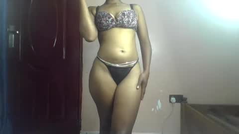 Ellahh online show from 11/18/25, 10:14