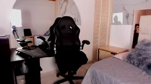 Snapshot of sexy_hot_milf_ chatting on 07/20/26, 08:22 Dafne online show from 07/20/26, 08:22