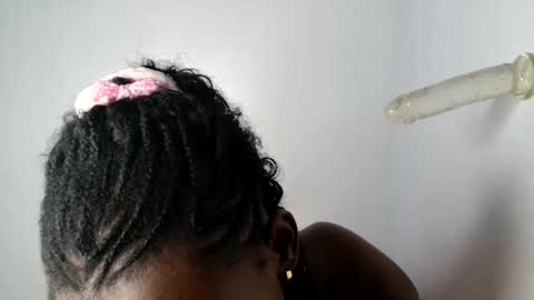 Snapshot of sexy_lilyyy chatting on 09/28/25, 09:42 lily online show from 09/28/25, 09:42