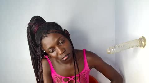 Snapshot of sexy_lilyyy chatting on 10/12/25, 11:04 lily online show from 10/12/25, 11:04