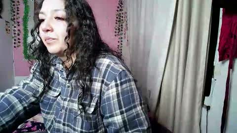 sexy lolas online show from 11/26/25, 01:50