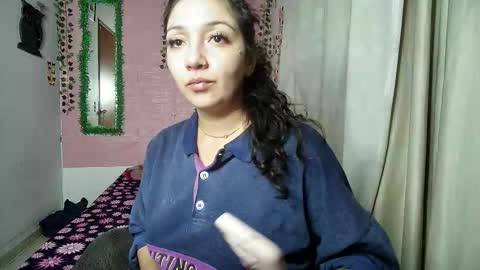 sexy lolas online show from 12/17/25, 05:02