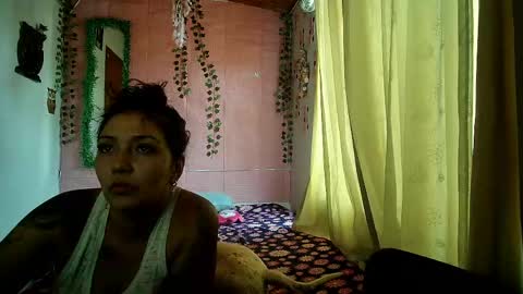 sexy lolas online show from 04/05/26, 07:22