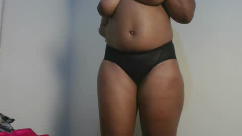 sexy_lyna online show from 12/19/25, 09:27