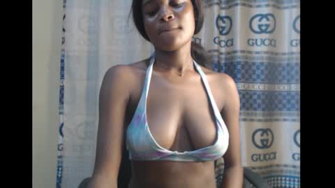 Snapshot of sexy_mariax chatting on 12/14/24, 12:44 Debby online show from 12/14/24, 12:44
