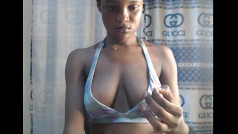 Snapshot of sexy_mariax chatting on 12/15/24, 09:20 Debby online show from 12/15/24, 09:20