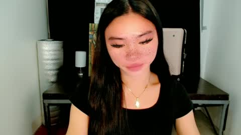 mika online show from 03/10/25, 03:01