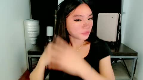 mika online show from 03/10/25, 10:34