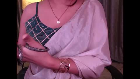 Snapshot of sexy_myra18 chatting on 11/17/25, 04:29 myra online show from 11/17/25, 04:29