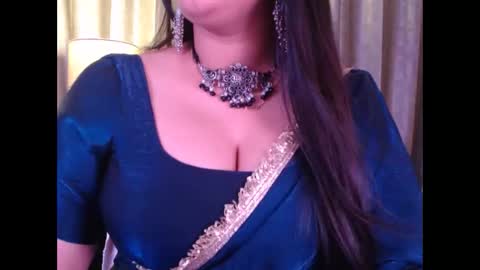 Snapshot of sexy_myra18 chatting on 01/15/26, 05:23 myra online show from 01/15/26, 05:23