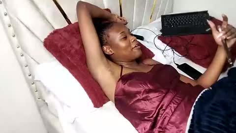 Nyla online show from 04/18/26, 07:07