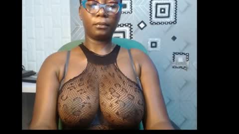 Snapshot of sexy_pearl12 chatting on 01/07/25, 02:19 zoe online show from 01/07/25, 02:19