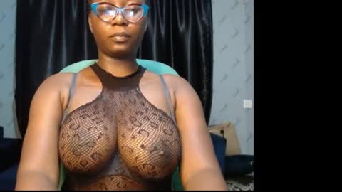 Snapshot of sexy_pearl12 chatting on 01/25/25, 07:18 zoe online show from 01/25/25, 07:18