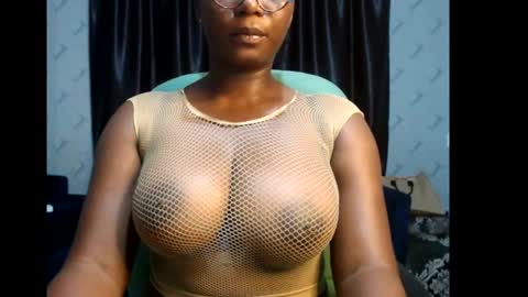 Snapshot of sexy_pearl12 chatting on 02/08/25, 06:44 zoe online show from 02/08/25, 06:44