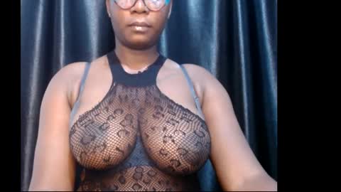 Snapshot of sexy_pearl12 chatting on 02/22/25, 07:36 zoe online show from 02/22/25, 07:36