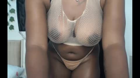 Snapshot of sexy_pearl12 chatting on 09/21/25, 07:10 zoe online show from 09/21/25, 07:10