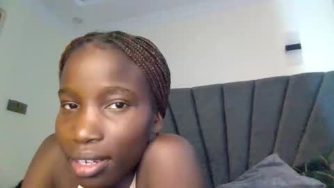 sexy_petittie online show from 12/03/25, 10:13