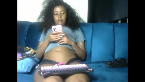 sexy pigeon online show from 05/18/26, 12:18